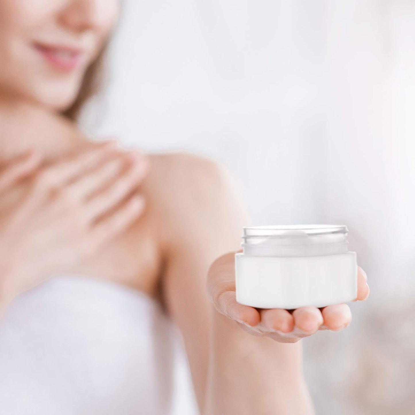 Patelai 4 Pieces Round Wide-mouth Leak Proof Plastic Container Jars with Lids for Travel Storage Makeup Beauty Products Face Creams Oils Salves Ointments DIY Making(4 Ounce,White)